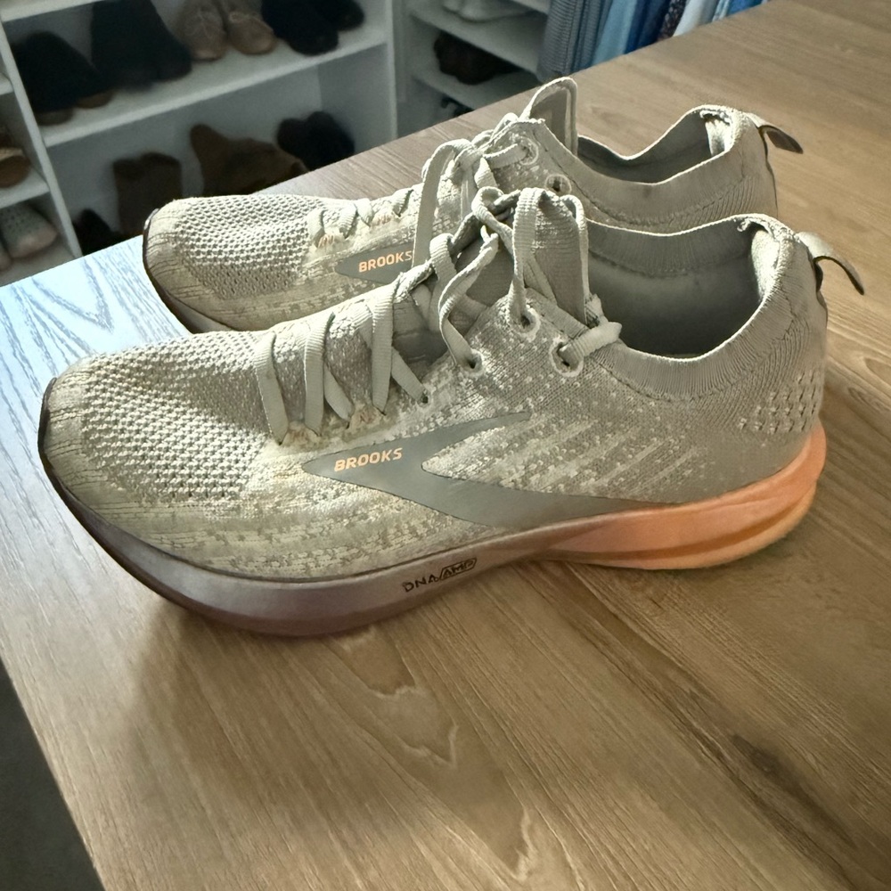 Brooks Women's Running Shoes - Levitate 9 - size 8